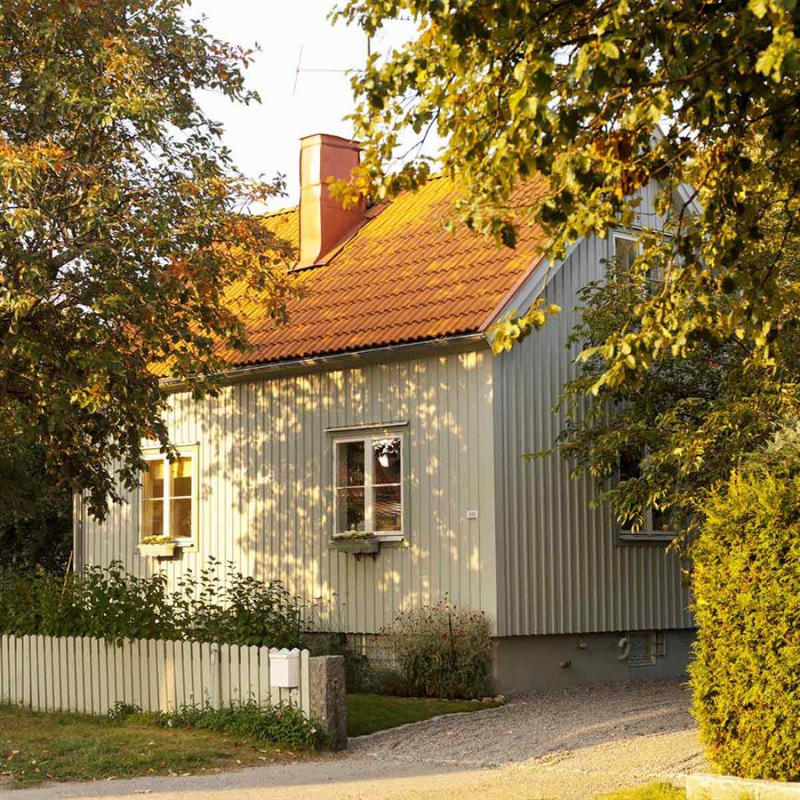 Hus i soloppgang