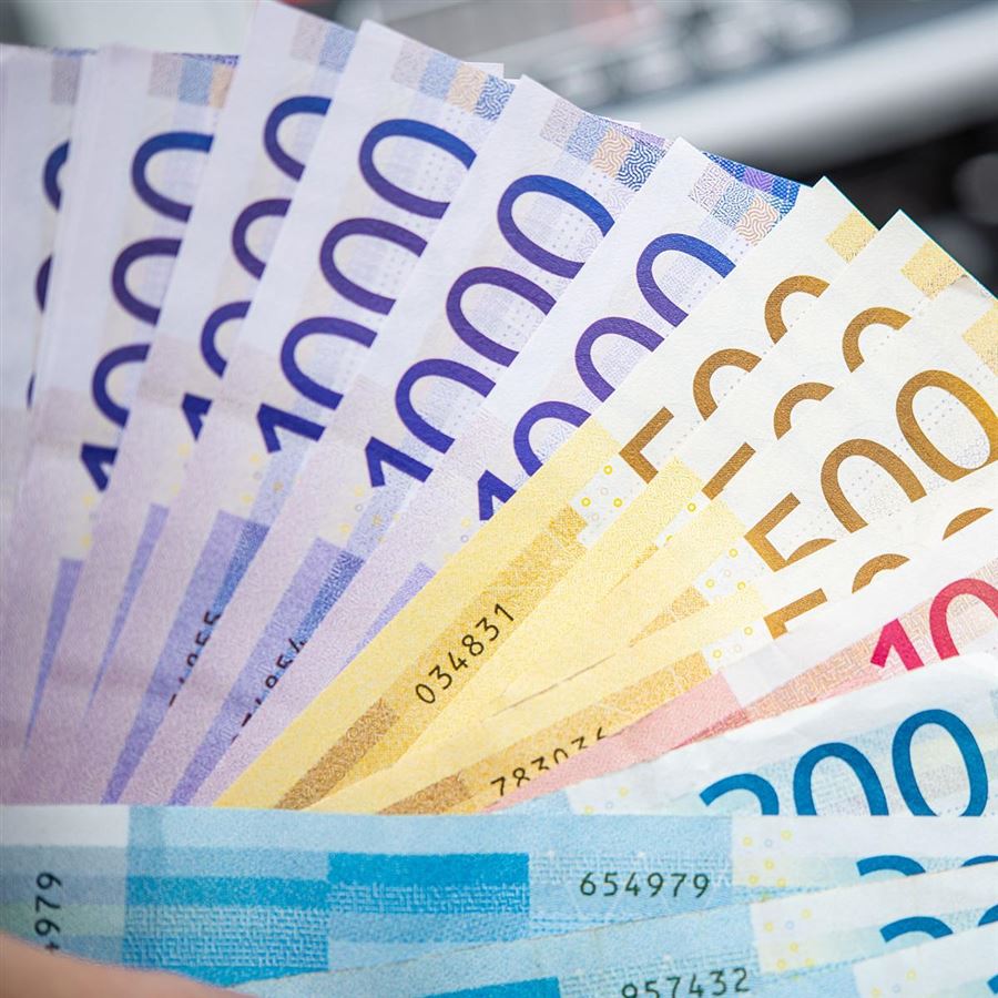 Tallene 2025 står i en håndflate